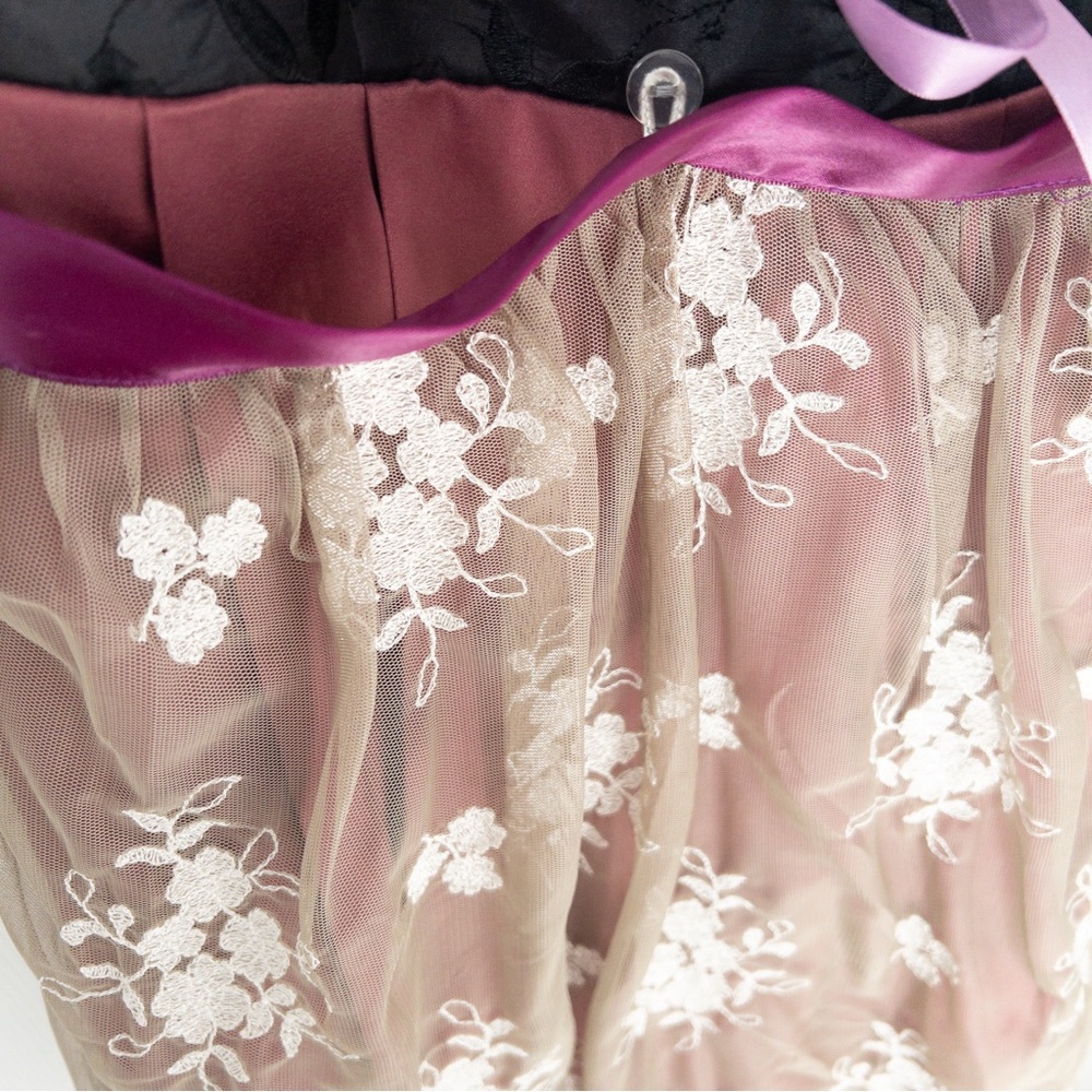 Oktoberfest Dirndl Black and Purple Lace Dress with Floral Embroidery - Picture 4 of 4